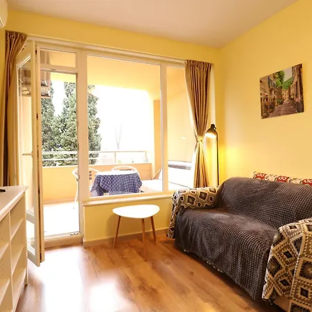 Apartment Garden View Varna